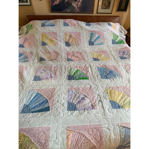 Vintage Grandmother's Fan Quilt Handmade Handstitched Beautiful Pastel Cottage - Picture 16 of 16